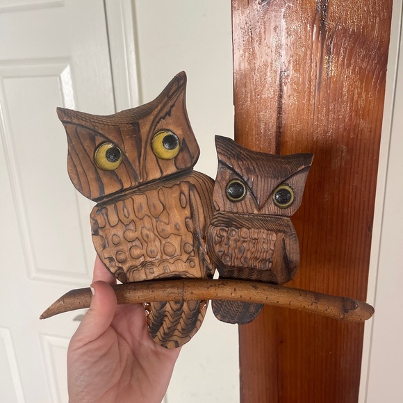 Vintage Mid Century MCM Wooden Pair of Owls Yellow Eyes on Stick Wall Decor - Picture 4 of 4
